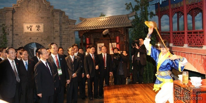 四川茶艺在上海世博会演出芙蓉门向春
