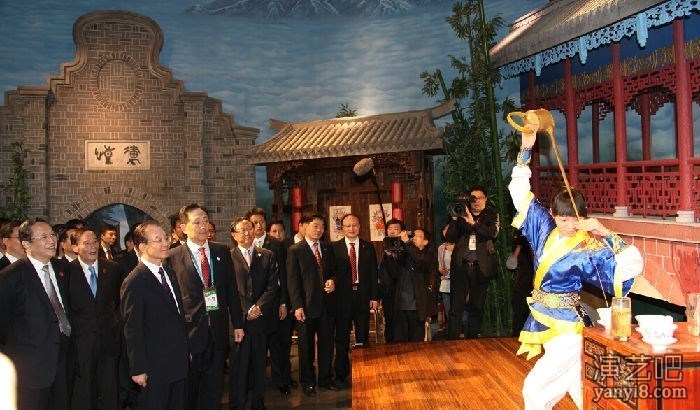 四川茶艺在上海世博会演出芙蓉门向春