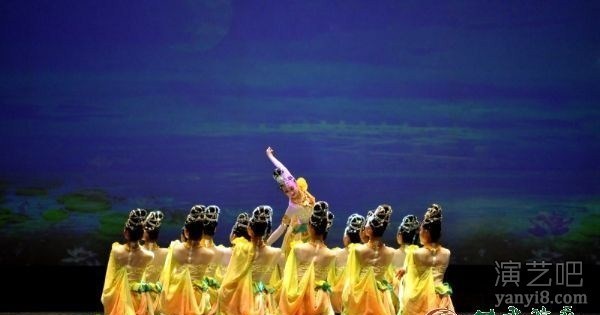 国家艺术基金资助项目舞蹈《月牙泉》在惠民演出中深受观众欢迎