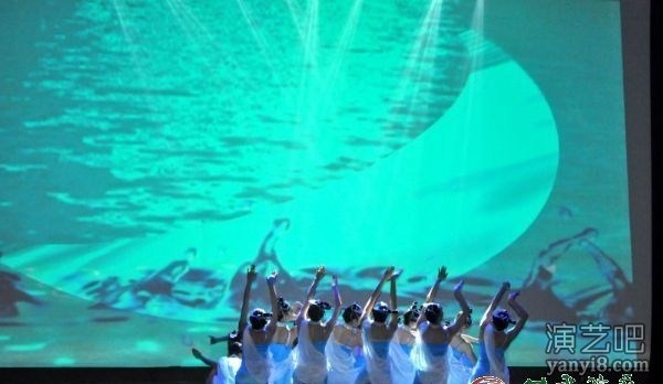 甘肃省歌舞剧院大型主题晚会《丝路·花雨情》接受出访审查