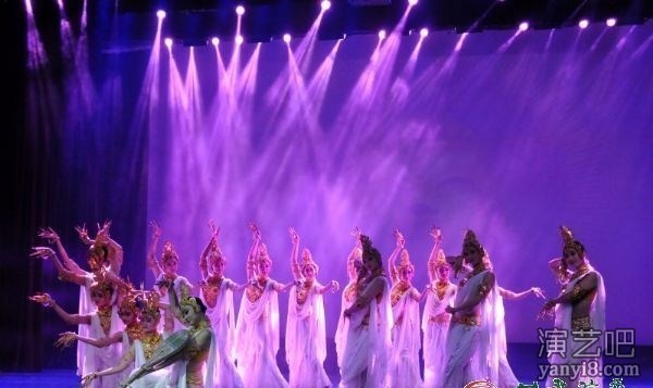 甘肃省歌舞剧院大型主题晚会《丝路·花雨情》接受出访审查