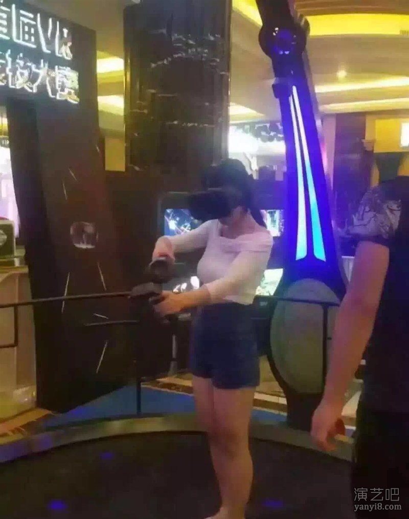 郑州VR设备现场活动案例VR雪山吊桥设备