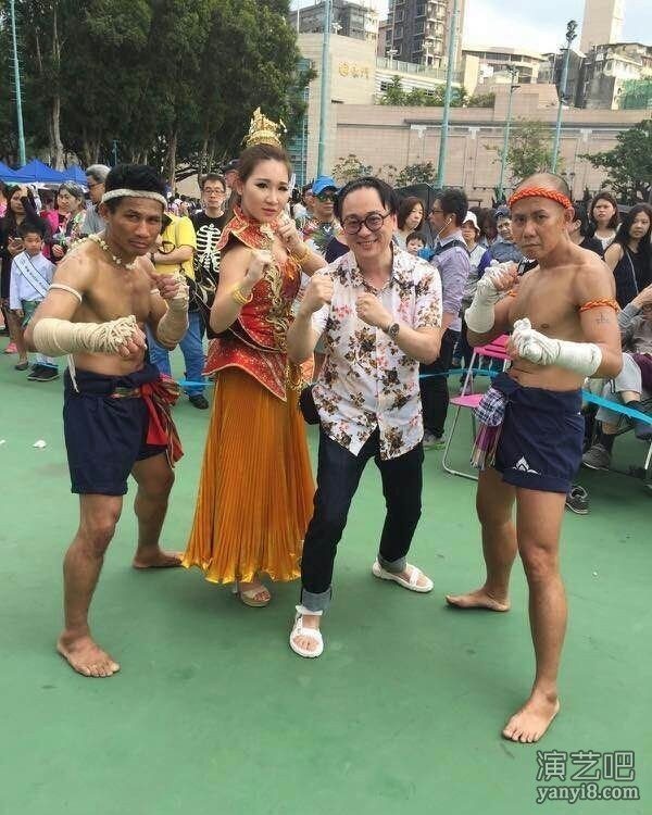 泰国拳王 歌手杨峰 美女黄榕 香港九龙大玩泼水节