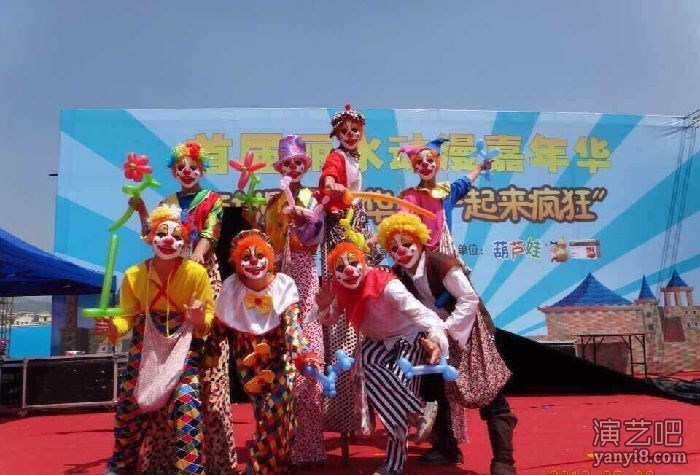 高跷小丑 高跷气球小丑 杂耍小丑 小丑表演