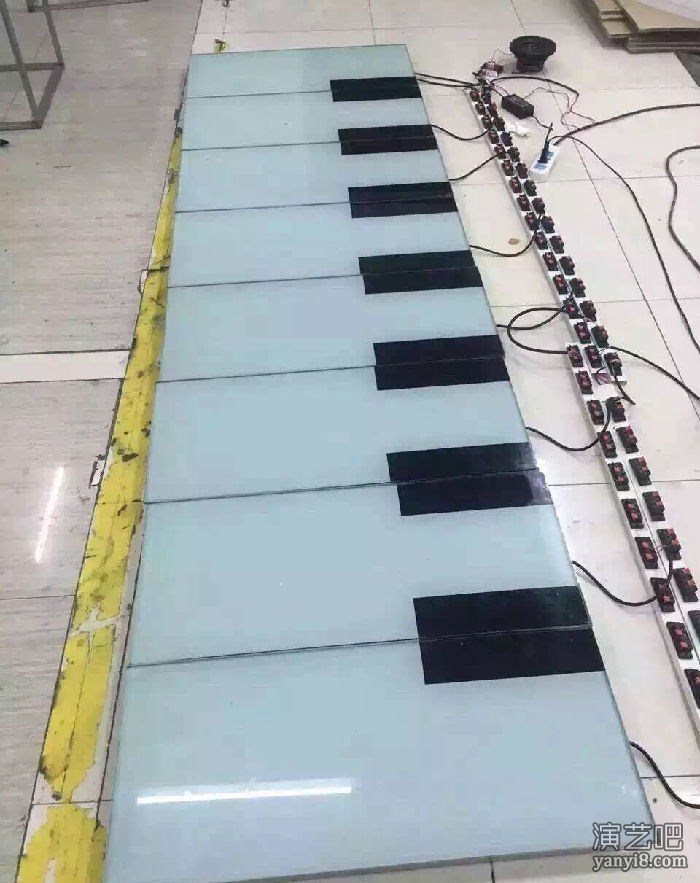 全新一套地板钢琴出售多少钱