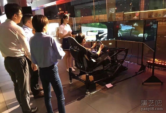 三屏幕高端赛车模拟器VR赛车道具出租游戏设备租赁