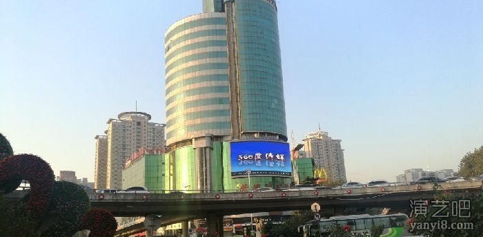 郑州户外LED大屏广告-紫荆山百货大楼LED显示屏大屏广告