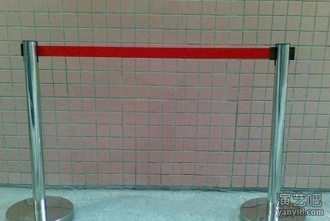 深圳隔离带1米线伸缩带钛金色红挂绳礼迎宾栏杆柱出租赁
