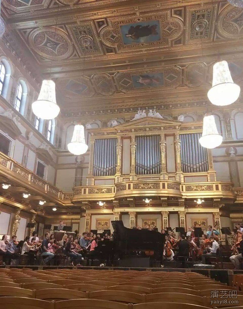 奥地利维也纳之声交响乐团走进<维也纳金色大厅的》交响乐团