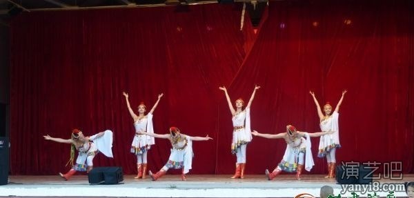 文化惠民，我把欢乐送乡亲——甘肃省歌舞剧院“红色文艺轻骑兵”扬鞭催马向前方