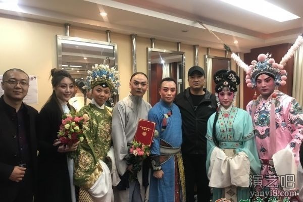 甘肃省话剧院在第五届甘肃戏剧“红梅奖”大赛上斩获三个奖项
