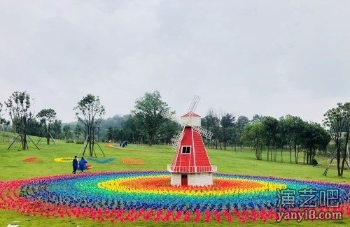 全国首家七彩风车节设计团队 地面风车造型设计 风车走