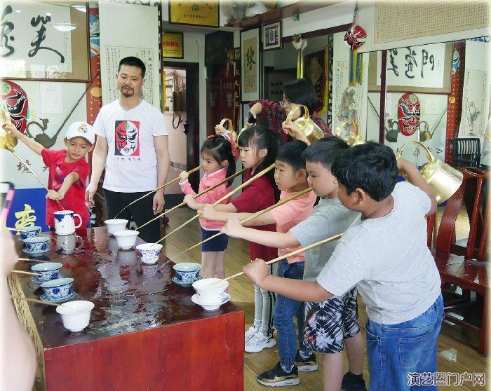 看！爱思瑟国际学校学生成都游学芙蓉门体验是走马欢花