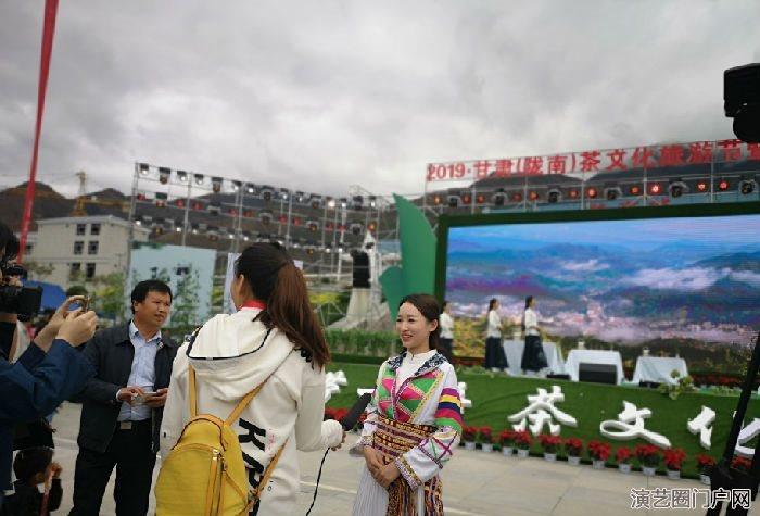 甘肃陇南茶文化旅游节芙蓉门女子茶道茶艺表演冲泡“御泽春”