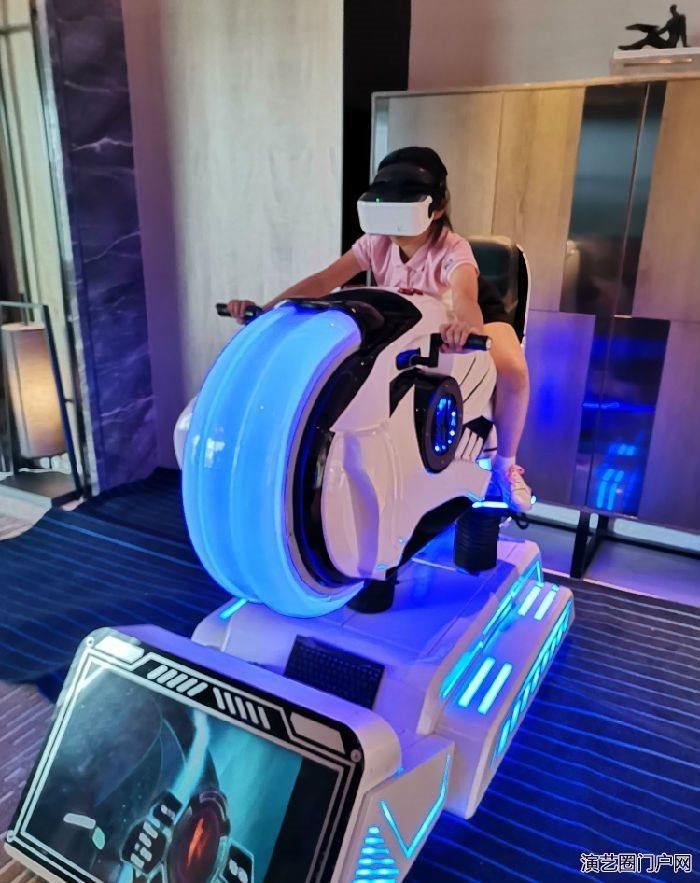 山东省出租互动暖场VR设备VR摩托车VR自行车和VR划船