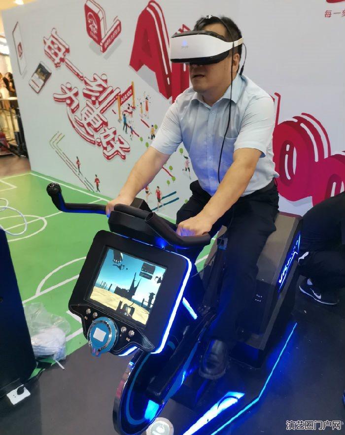 山东省出租互动暖场VR设备VR摩托车VR自行车和VR划船