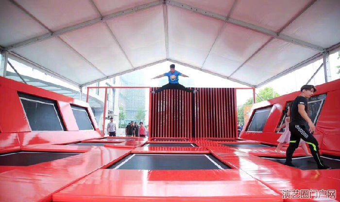 超级大蹦床黏黏乐设备出租暖场活动超级大蹦床租赁