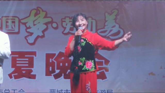唱响晋城合唱团文体宫消夏晚会第二场演出男女二重唱《亲亲二人台》