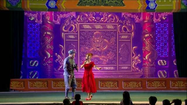 23、男女声二重唱《夫妻双双把家还》演出单位：茂名中华红歌舞队2019-09-22