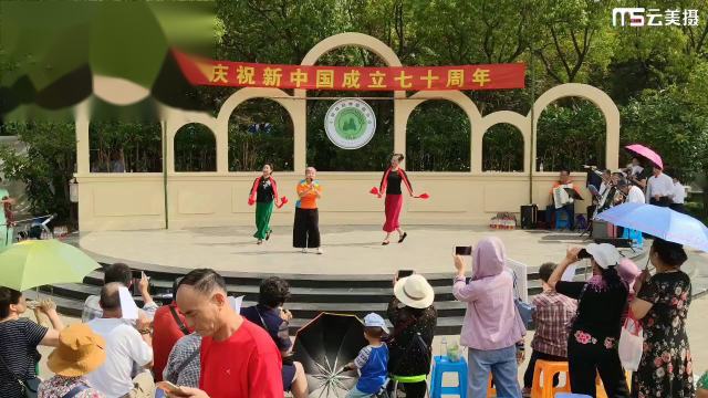 小树林妈咪歌唱协会今日正式成立，暨庆国庆70周年演出《新货郎》视频分享。2019年9月28日