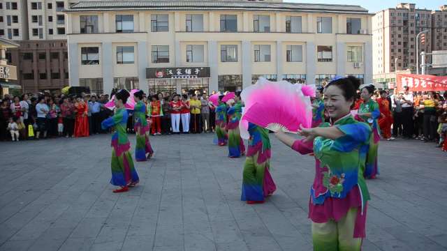 铅山县老年体协戏曲协会庆国庆文艺演出扇舞《丰收中国》