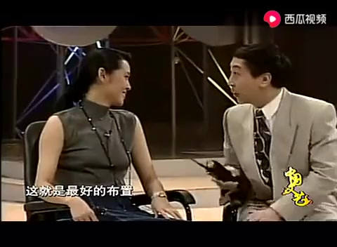 倪萍年轻时候和冯巩同台演小品，气质不输王祖贤，台下观众笑不停