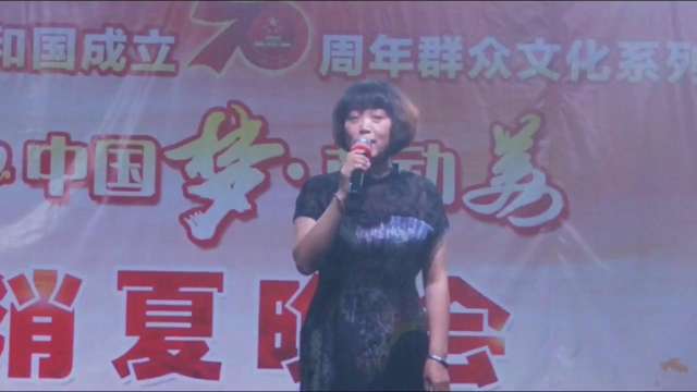 唱响晋城合唱团文体宫消夏晚会第二场演出女声独唱《梨花颂》
