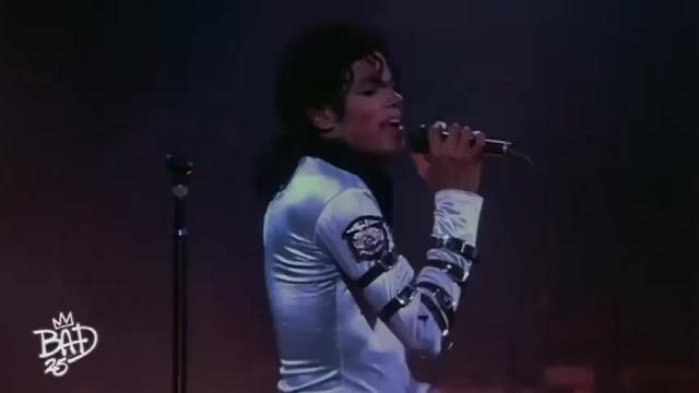 迈克尔·；杰克逊88年震撼演出，15秒一个歌迷晕倒被抬出去！