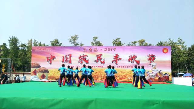 兰考县操舞协会城北舞蹈队在中国农民丰收节上演出