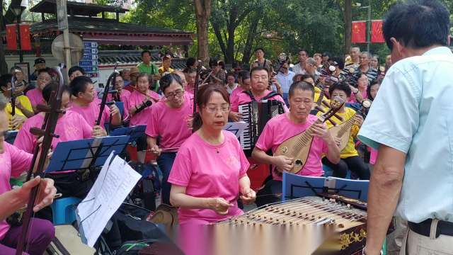 退休生活〈重庆心缘，紅岩艺术团等庆祝国庆70周年演出〉自娱自乐