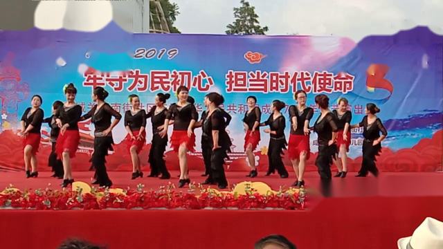 城关镇南街社区庆祖中华人民共和国成立70周年文艺演出，奇特吧，溜溜的姑娘像朵花