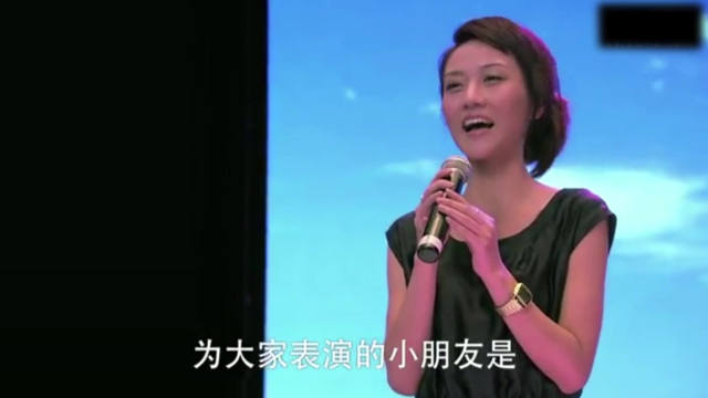 男子不顾病体坚持来看女儿演出，被老母亲埋怨不听话