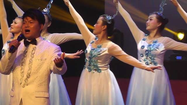 歌舞《长江之歌》演出单位：安庆市大观老年大学