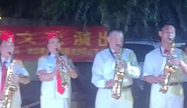淄博市夕阳红艺术团在社区演出