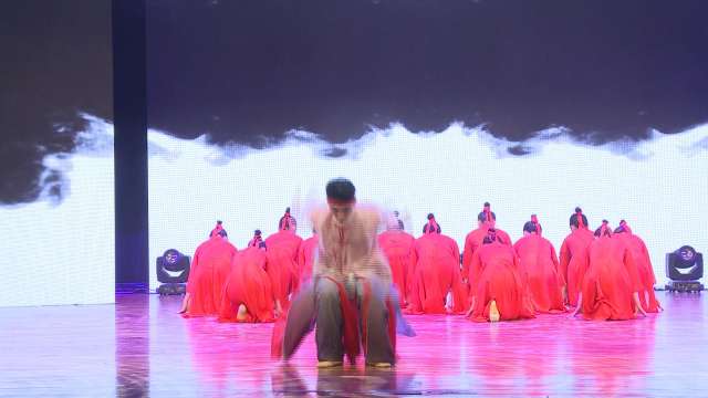 2019年城市舞集派澜汇报演出节目中国舞《鼓舞丹青》