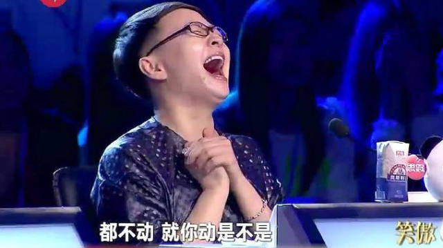 无良副导演欺负群演，被两脚踹翻在地上了！爆笑小品乐抽宋丹丹！