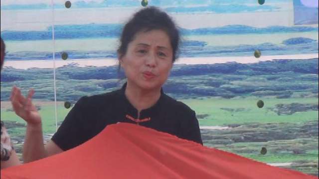 表演唱《绣红旗》双鸭山市晚霞情艺术团演出视频