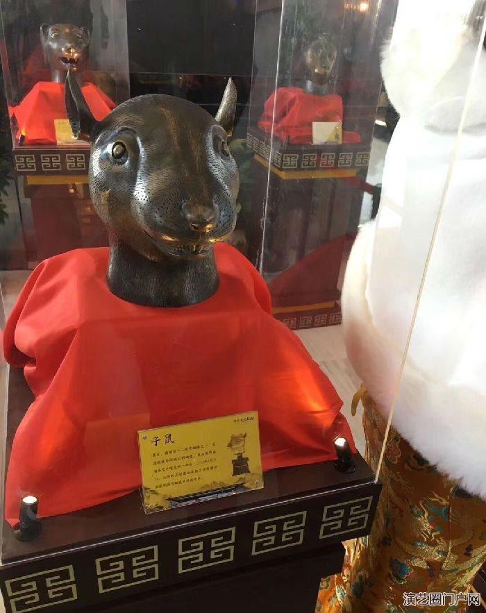 十二生肖兽首铜像出租、展览展示租赁带有精心展柜