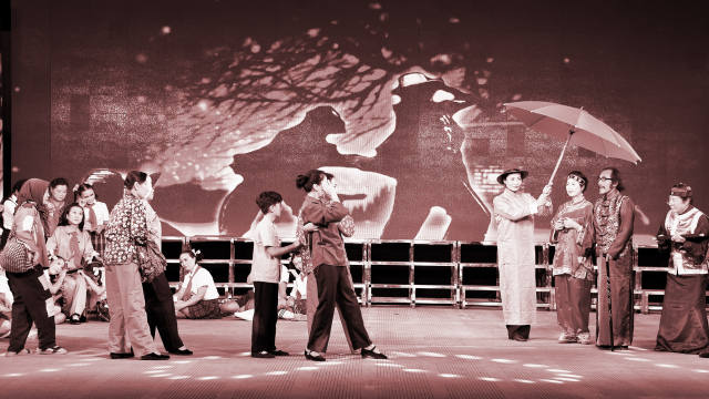 5海口市离退休干部歌舞协会国庆专场演出 情景表演：《听妈妈讲那过去的事情》编导：王惠贤