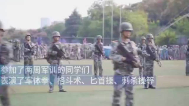 江苏某大学举行新生军训汇报演出，6000多名新生汇集操场，气势磅礴！
