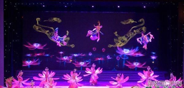 中国经典杂技秀《多彩民族风》在黄河剧院上演