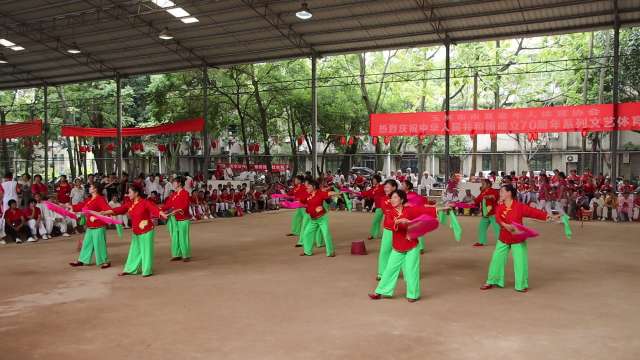 玉林市直老年体协庆祝国庆70周年中铁路队的演出二