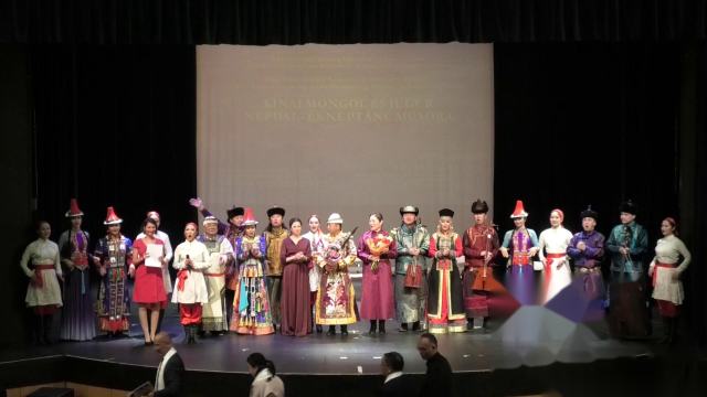 谢幕，裕固族与蒙古族歌舞团布达佩斯演出 191004