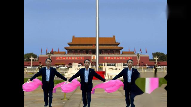 杨丽萍扇子广场舞陕西宝鸡舞蹈队演出《山里人乐的好潇洒》