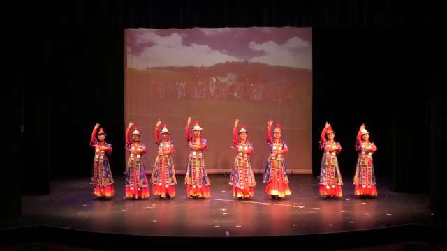 裕固族舞蹈《裕固族盛装舞》,中国裕固族与蒙古族歌舞团布达佩斯演出 191004
