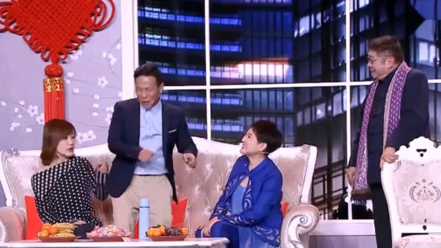 小品：丈母娘问宋小宝你&ldquo；爸妈&rdquo；都白吗？宋小宝这回答也太逗了！