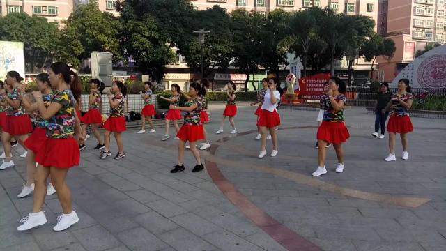 东莞大型广场歌舞团温馨港湾演出队人民公园上传徐同升