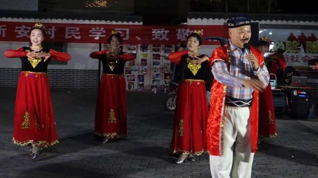 安福县开心歌舞团赴瓜畲乡新安村演出