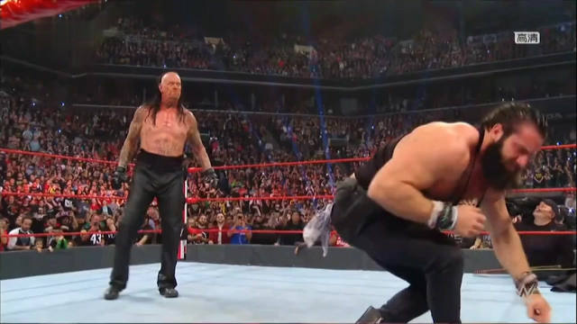 WWE：送葬者来了！伊莱亚斯演出现场被葬爷一顿暴揍