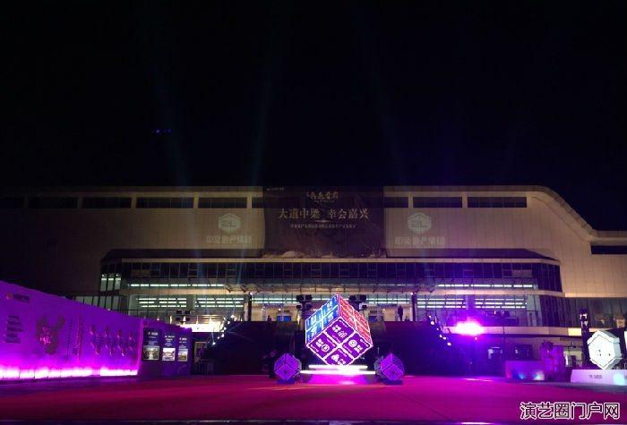上海浍影空中气球飞人表演案例 中粮地产集团发布会